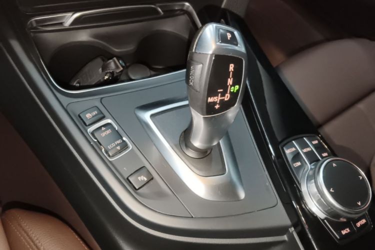 BMW 3 Series 2018 #14 BMW 3 Series 2018 car image #14