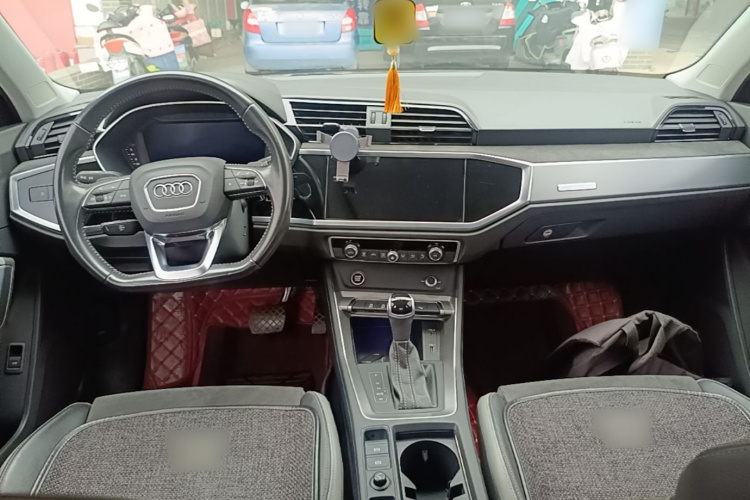 Audi Q3 2021 car image #11