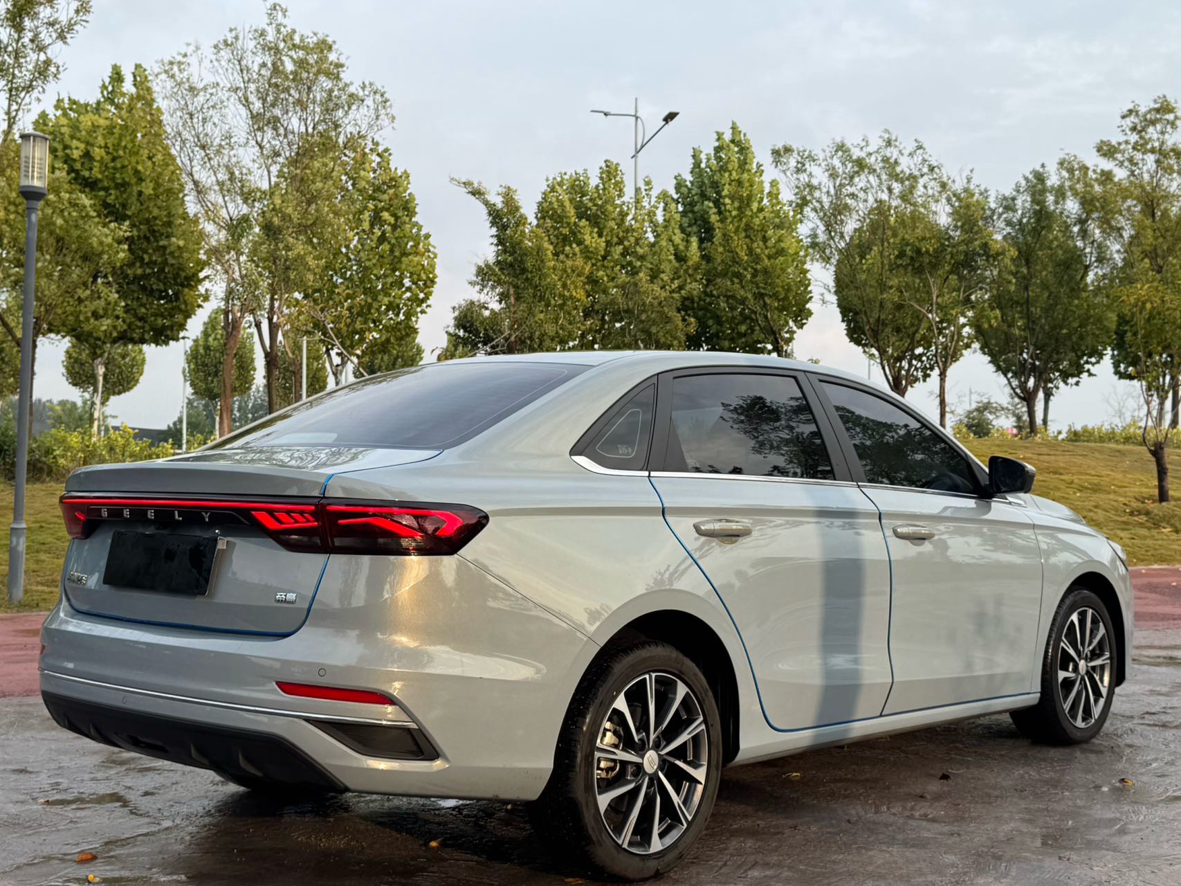 GEELY Emgrand 2025 immagine di auto #4