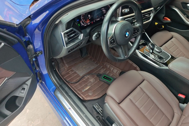 BMW 3 Series 2021 car image #12