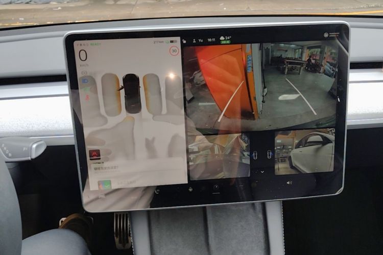 Tesla Model Y 2023 #13 Tesla Model Y 2023 car image #13