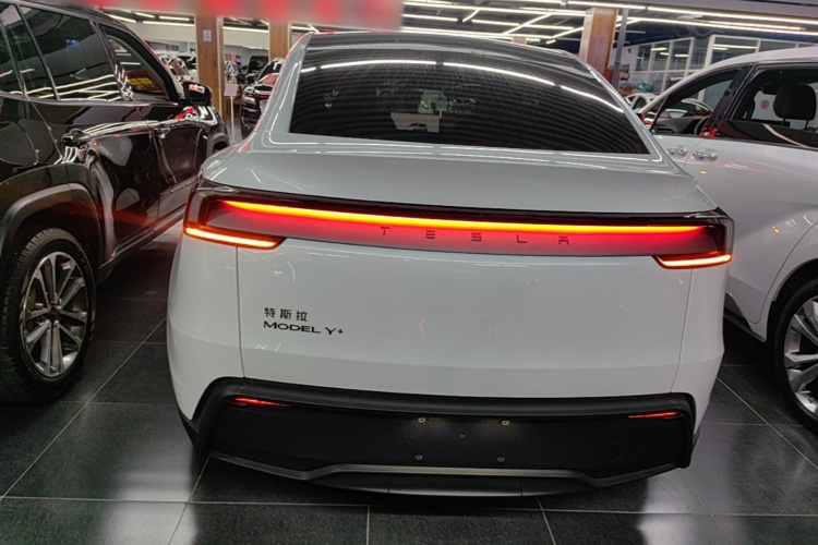Tesla Model Y 2026 car image #4