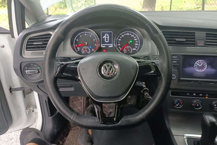 Volkswagen Golf 2016 car image #11
