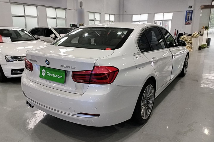BMW 3 Series 2018 car image #7