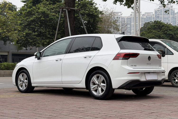 Volkswagen Golf 2021 car image #4