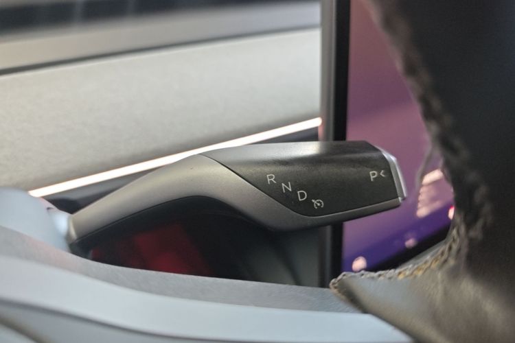 Tesla Model Y 2024 car image #14