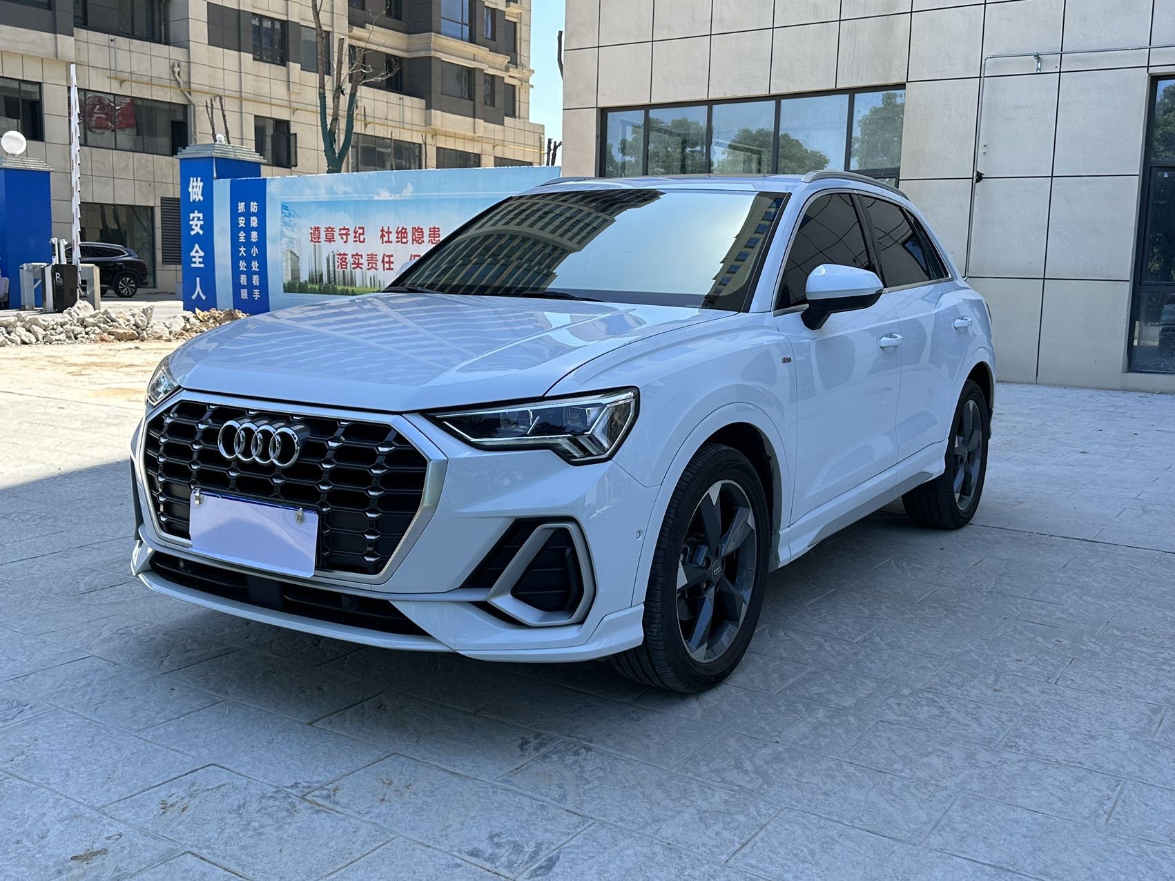 Audi Q3 2021 Audi Q3 2021 immagine di auto