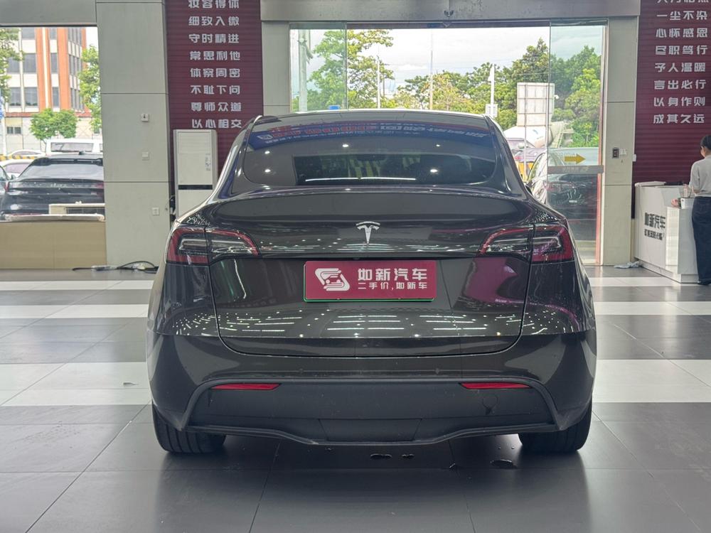 Tesla Model Y 2023 car image #5