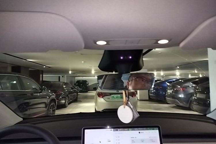 Tesla Model Y 2024 car image #18