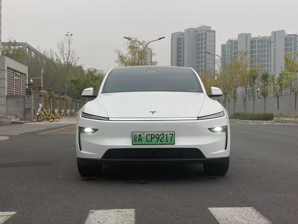 Tesla Model Y 2026 #2 Tesla Model Y 2026 صورة سيارة #2