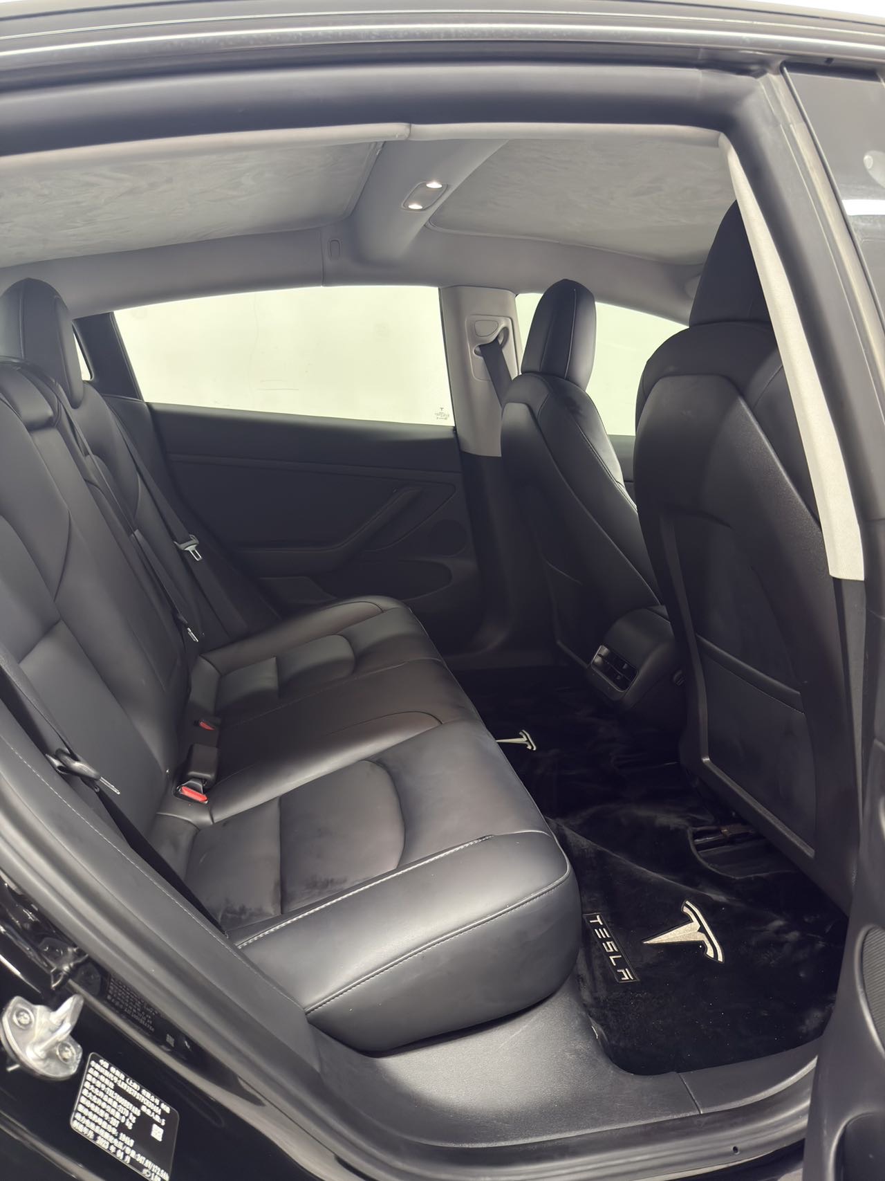 Tesla Model 3 2023 car image #9