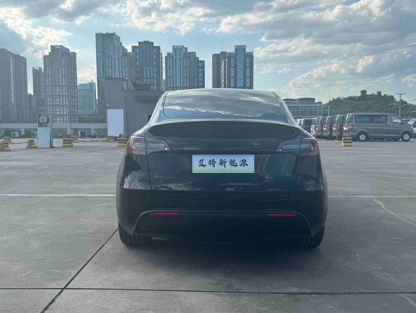 Tesla Model Y 2023 #4 Tesla Model Y 2023 car image #4