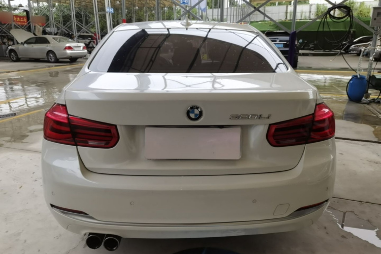 BMW 3 Series 2018 #6 BMW 3 Series 2018 car image #6
