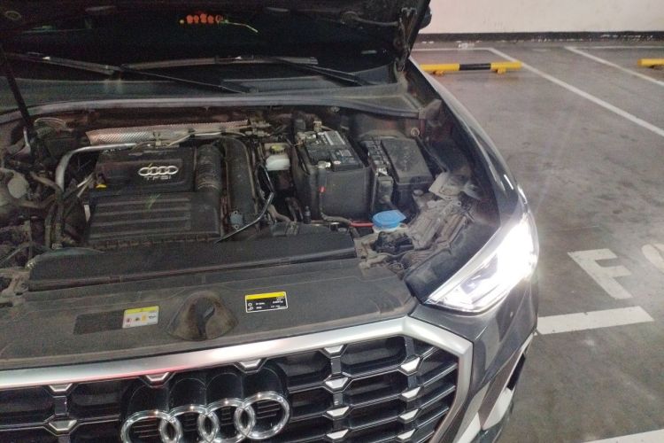 Audi Q3 2021 car image #25