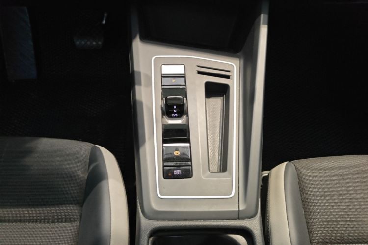 Volkswagen Golf 2024 car image #14