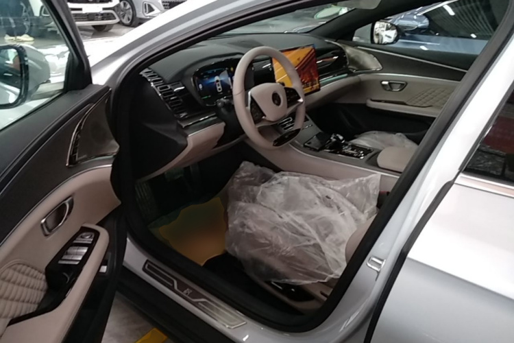 BYD Han 2024 car image #12