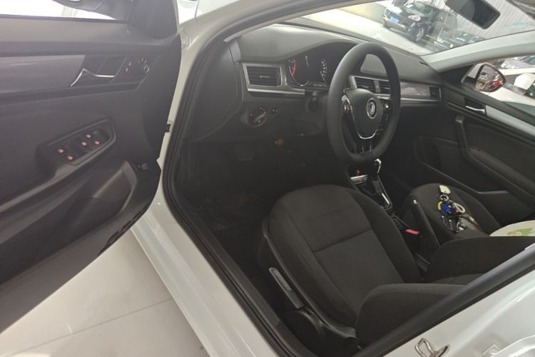 2022 immagine di auto #16