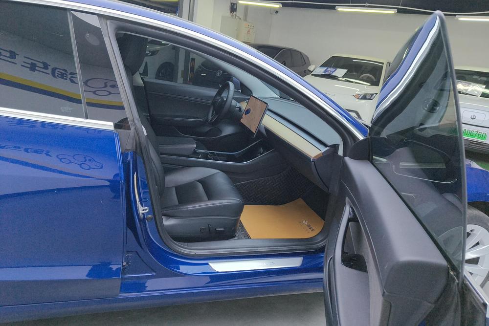 Tesla Model 3 2020 car image #17