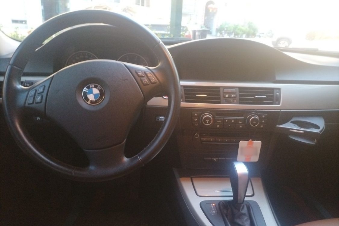 BMW 3 Series 2011 car image #23