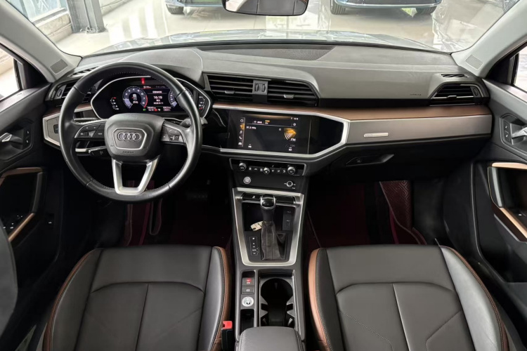 Audi Q3 2020 car image #10