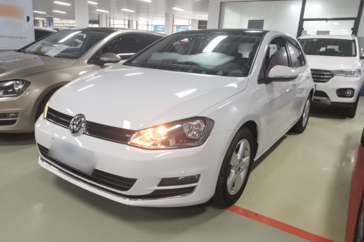 Volkswagen Golf 2015 car image #2