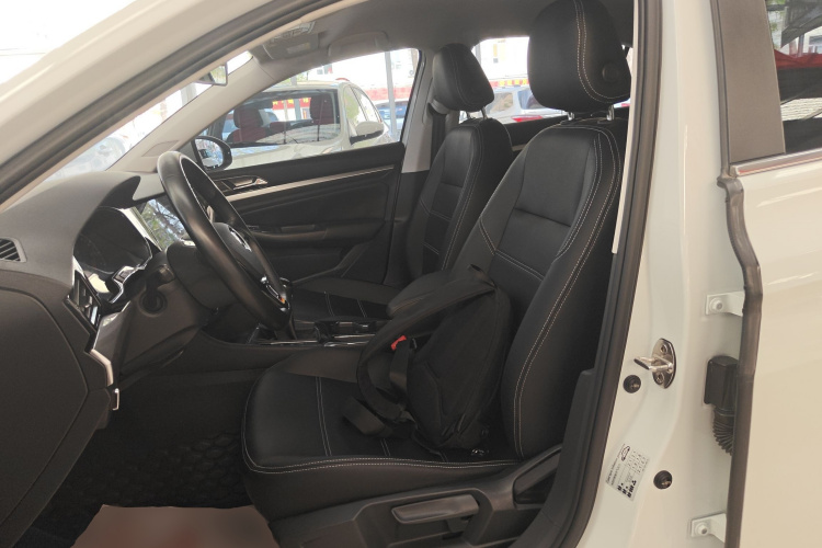 Volkswagen Bora 2021 immagine di auto #15