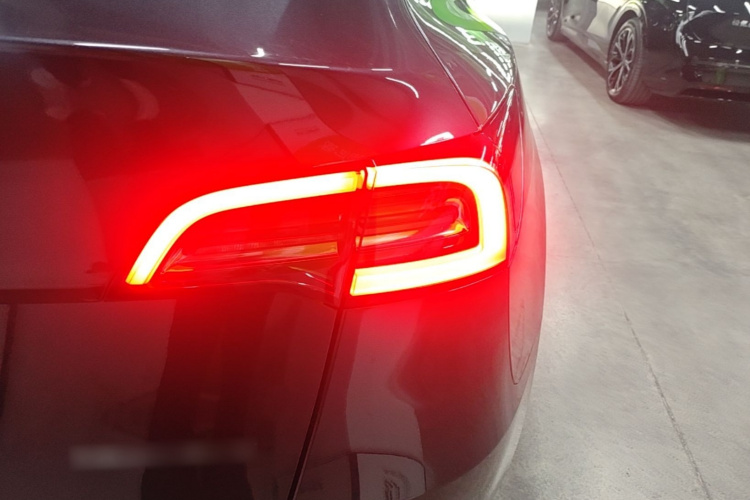 Tesla Model Y 2024 #8 Tesla Model Y 2024 car image #8