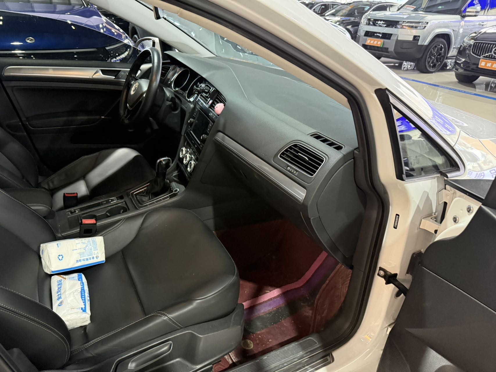 Volkswagen Golf 2018 car image #4