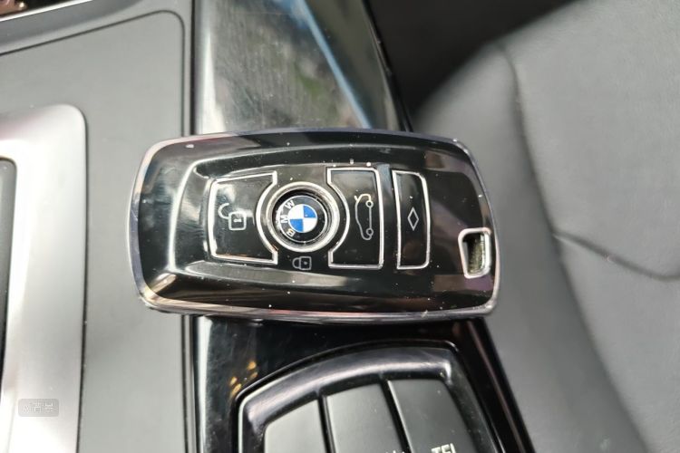 BMW 3 Series 2017 car image #10
