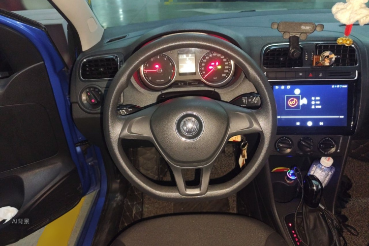 Volkswagen Polo 2015 car image #12