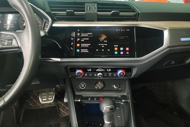 Audi Q3 2024 car image #13