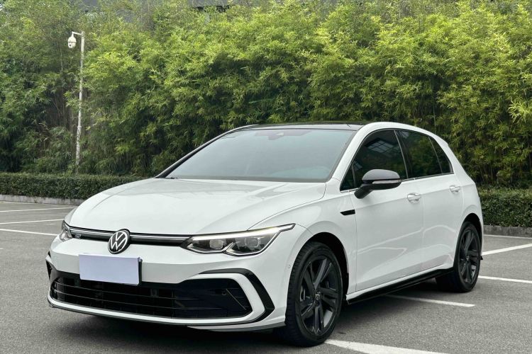 Volkswagen Golf 2022 car image #2