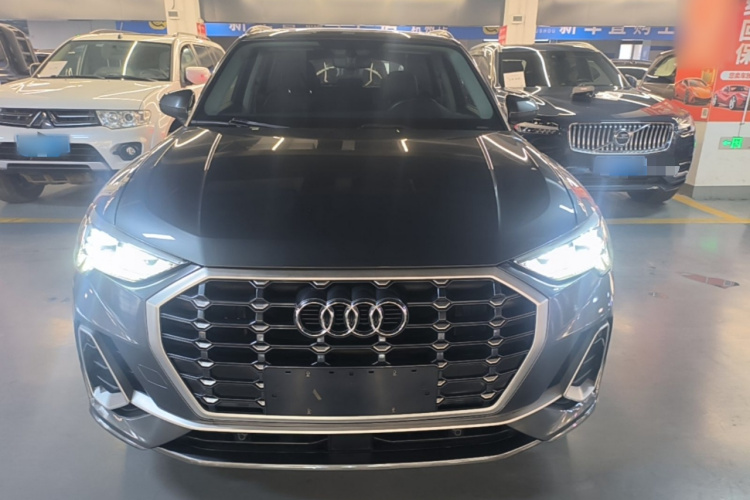 Audi Q3 2019 car image #3