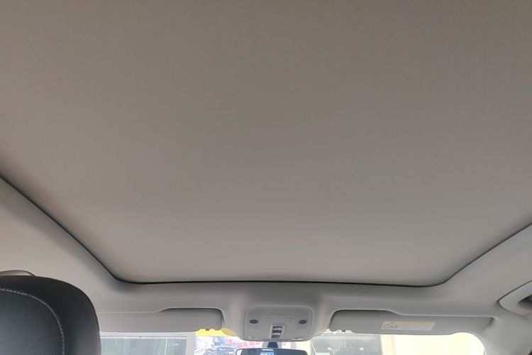 Audi Q3 2020 car image #18
