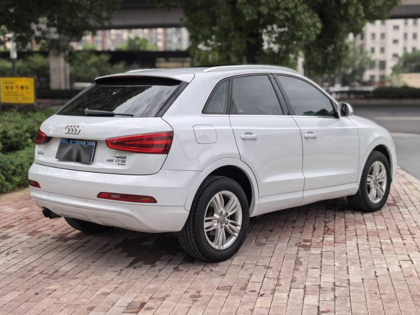 Audi Q3 2015 car image #6