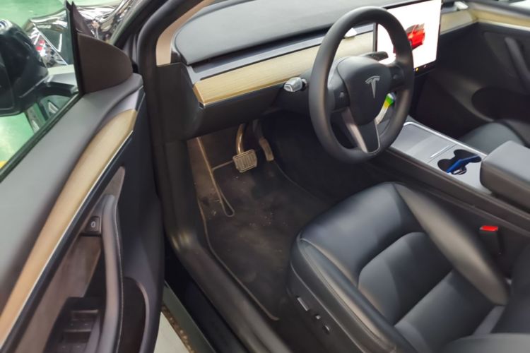 Tesla Model Y 2023 #12 Tesla Model Y 2023 car image #12