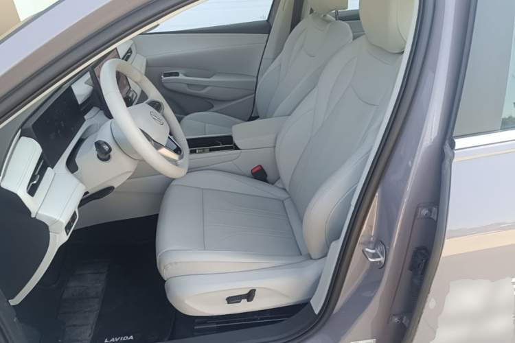 2025 car image #19