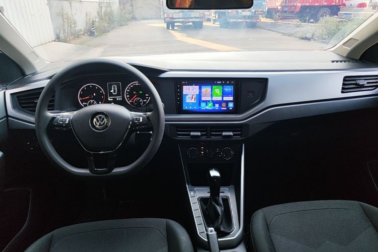 Volkswagen Polo 2020 car image #11