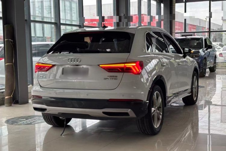 Audi Q3 2020 car image #7