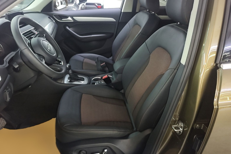 Audi Q3 2017 car image #15