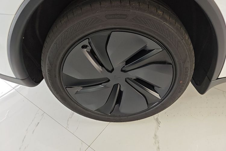 Tesla Model Y 2026 #10 Tesla Model Y 2026 car image #10