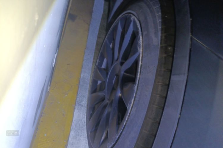 Tesla Model Y 2021 car image #9