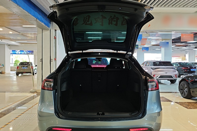 Tesla Model Y 2024 #19 Tesla Model Y 2024 car image #19