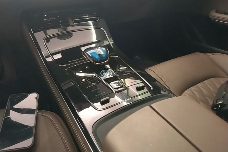 BYD Han 2023 car image #18