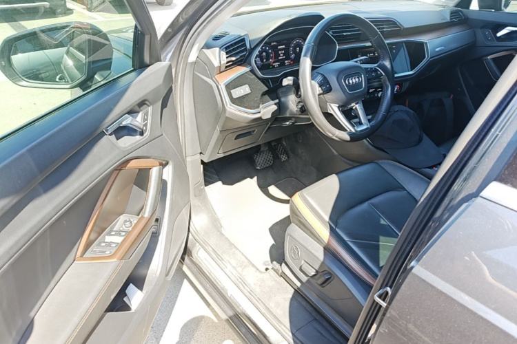 Audi Q3 2019 #16 Audi Q3 2019 car image #16