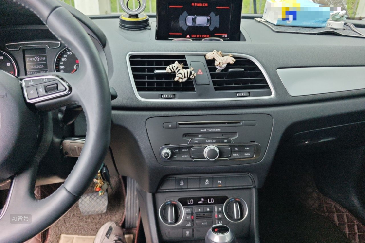 Audi Q3 2018 car image #15