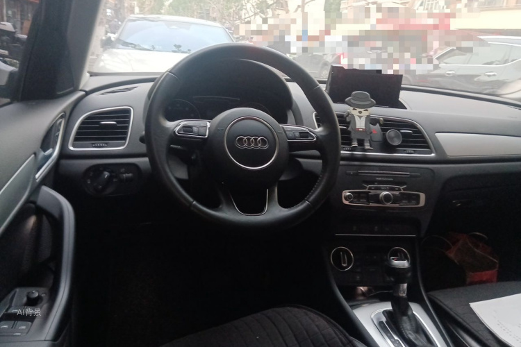 Audi Q3 2018 immagine di auto #11