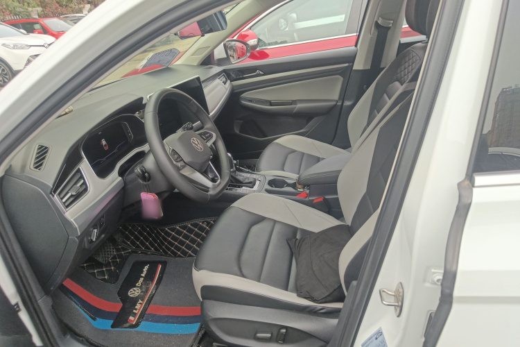 Volkswagen Bora 2023 car image #15