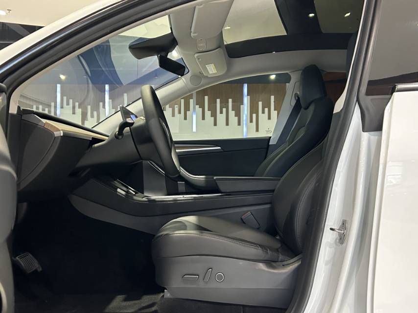 Tesla Model Y 2022 #5 Tesla Model Y 2022 car image #5