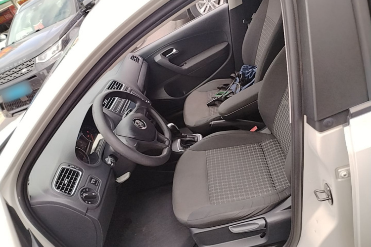 Volkswagen Polo 2015 #16 Volkswagen Polo 2015 car image #16